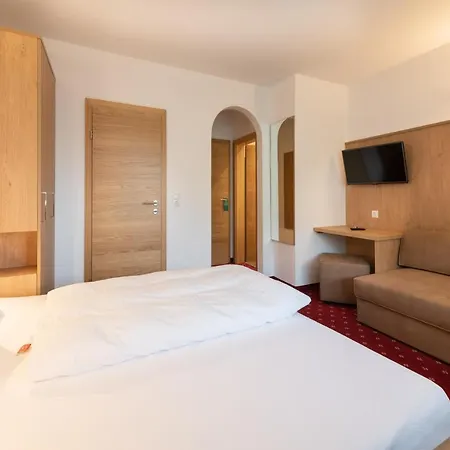 Kroell, 4 Skigebiete In Unmittelbarer Naehe, Restaurant Mit Regionaler Kueche Hotel Niedernsill