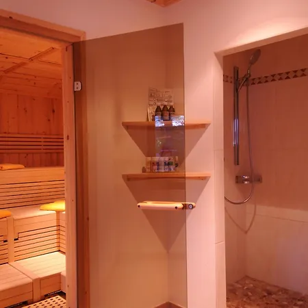 Hotel Kroell - Inkl Nationalpark-karte, 1 X Grossglockner Hochalpenstrasse Kostenlos, Verschiedene Bergbahnen Kostenlos, Badesee Kostenlos, Bus & Kostenlos, Regionale Kueche 3*
