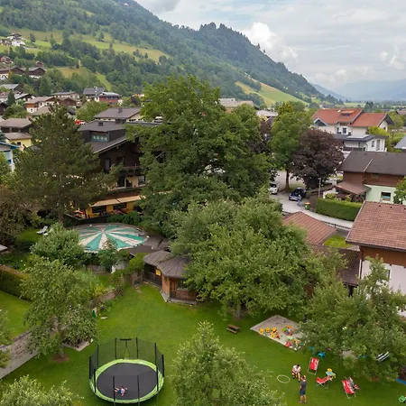 Hotel Kroell - Inkl Nationalpark-karte, 1 X Grossglockner Hochalpenstrasse Kostenlos, Verschiedene Bergbahnen Kostenlos, Badesee Kostenlos, Bus & Kostenlos, Regionale Kueche