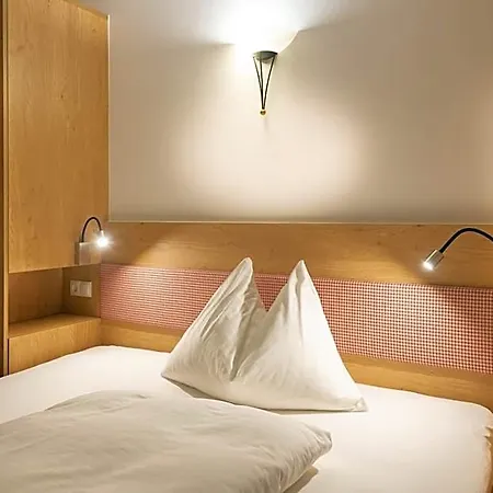 Hotel Kroell, 1x Grossglockner Kostenlos, Bis 12 Jahre Frei, Restaurant Mit Regionaler Kueche Niedernsill