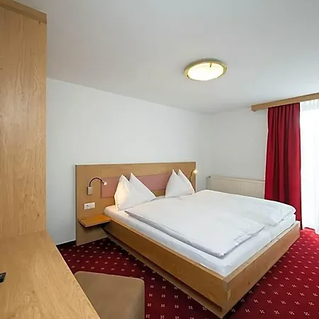 Hotel Kroell, 1x Grossglockner Kostenlos, Bis 12 Jahre Frei, Restaurant Mit Regionaler Kueche 3*