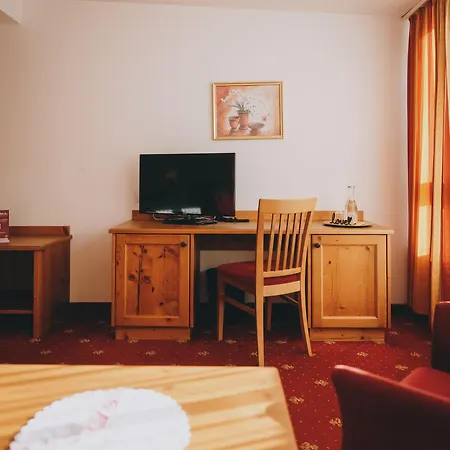 Hotel Kroell, 1x Grossglockner Kostenlos, Bis 12 Jahre Frei, Restaurant Mit Regionaler Kueche 3*