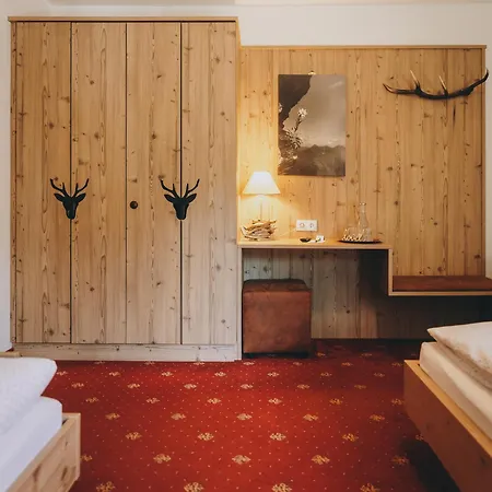 Hotel Kroell, 1x Grossglockner Kostenlos, Bis 12 Jahre Frei, Restaurant Mit Regionaler Kueche Niedernsill